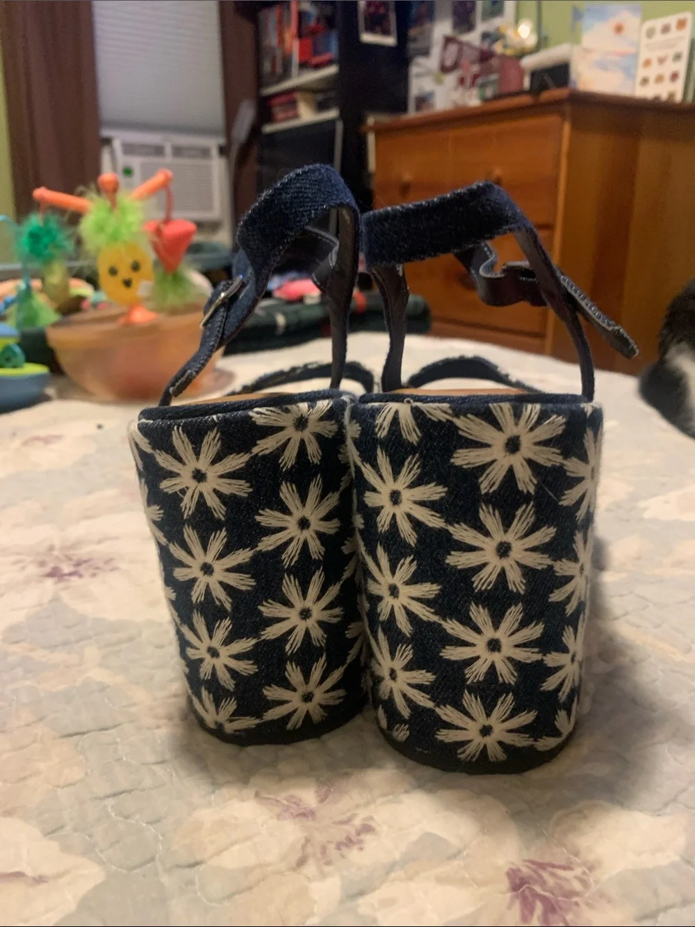 POP Women’s Size 9 Navy Denim & White Daisy Embroidered Platform Sandals